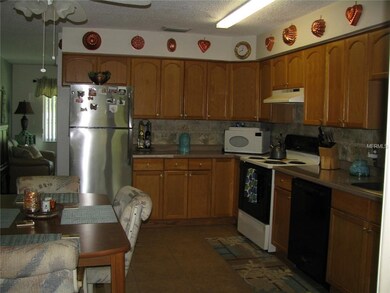 Large kitchen for entertaining! Countertops were r