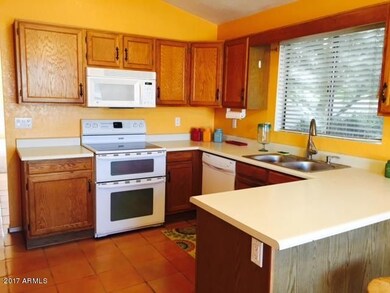 30th Pl kitchen