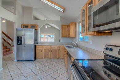 9 Kitchen photo c