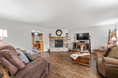 226 Beatrice Dr, Hartford, WI 53027 - photo 5