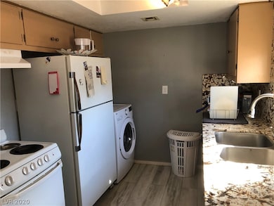 3932 S Pearl St, Las Vegas, NV 89121 - photo 4