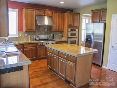 19594 Hollygrape St, Bend, OR 97702 - photo 2