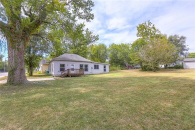 812 Chestnut St, Osawatomie, KS 66064 - photo 6