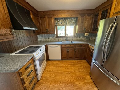 21 Savoie St, Bedford, NH 03110 - photo 3