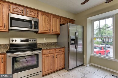 20549 Lowfield Dr, Germantown, MD 20874 - photo 4