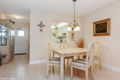 05_2100SWLakeCircle_Unit109_2_DiningRoom