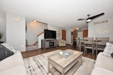 10152 W Whitnall Edge Dr unit E, Franklin, WI 53132 - photo 4