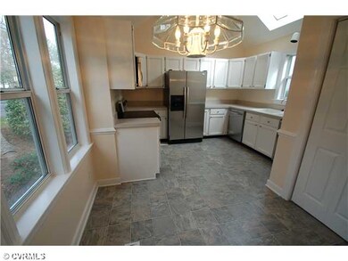Kitchen - Kitchen w/ eat-in area.