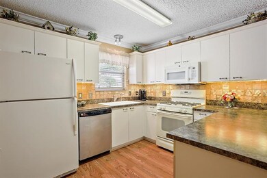 Kitchen w/Tile backsplash & laminate floor