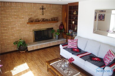 From living room into the corner where the built-i