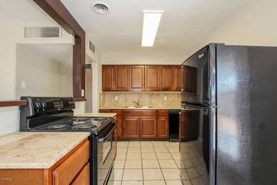 833 E Seldon Ln, Phoenix, AZ 85020 - photo 5