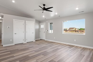 4224 N 2375 W-14