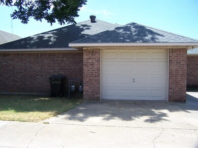 715 1/2 W Chestnut St, Denison, TX 75020 - photo 4