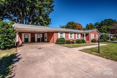 817 Woods Dr, Statesville, NC 28677 - photo 5