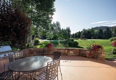124_windermere_exterior_patio