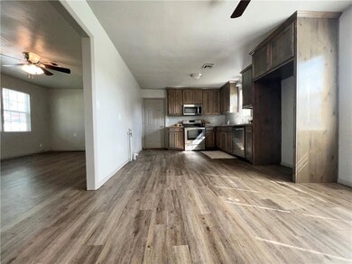 2301 Ellis Dr, Shawnee, OK 74804 - photo 6