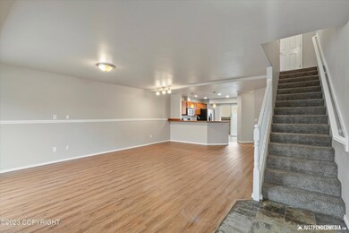 Entry/LivingRoom