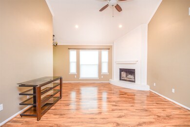 3108 Wood Fox Dr, Alvin, TX 77511 - photo 4