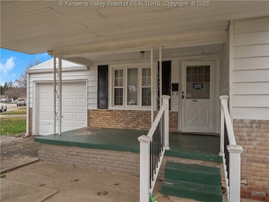 2039 Benedict Cir, Saint Albans, WV 25177 - photo 3