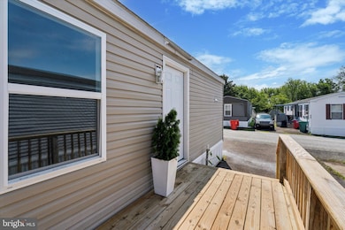 857 Buttonwood Ave, Spring City, PA 19475 - photo 2