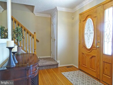 18 Jennifer Ln, Morrisville, PA 19067 - photo 2