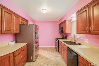 2405 Elmcrest Rd, Sterling Heights, MI 48310 - photo 7