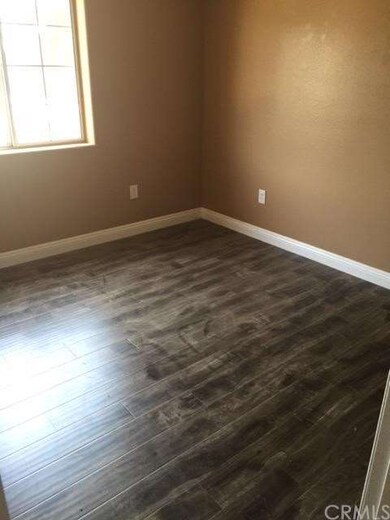 Bedroom - laminate flooring 