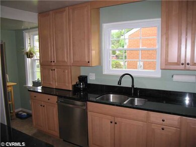 Kitchen - Upgraded appliance package, granite coun