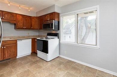 4633 Euclid Ave, Des Moines, IA 50310 - photo 5