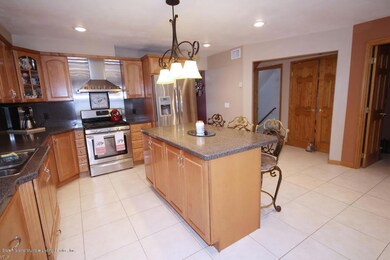 208 Manhattan St, Staten Island, NY 10307 - photo 4
