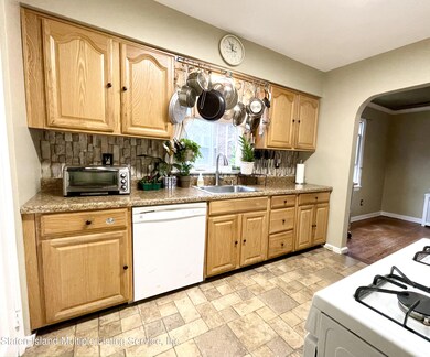 128 Cheshire Place, Staten Island, NY 10301 - photo 2