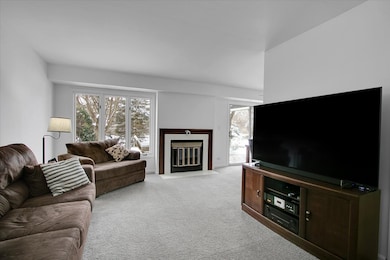 1537 Lighthouse Dr, Naperville, IL 60565 - photo 5