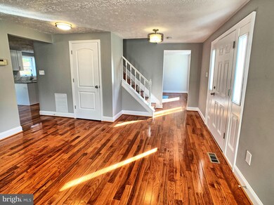 8808 Cardinal Forest Cir, Laurel, MD 20723 - photo 4