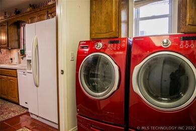 Plenty of space for large washer/dryer in utility