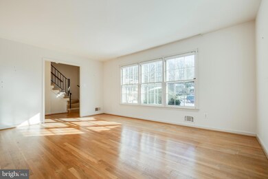 8314 Chartwell Ct, Annandale, VA 22003 - photo 3