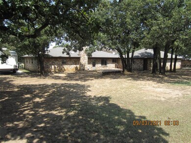 902 Greenbriar Dr, Joshua, TX 76058 - photo 4