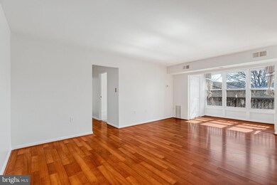 607 Center St unit 204, Herndon, VA 20170 - photo 5