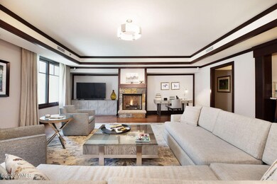 2506_four_seasons_5102_interior_living_a