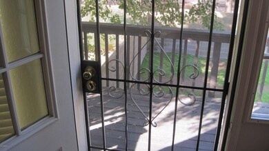 screen door by dining area lock temperme
