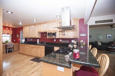 719 SW Greenwood Ave, Grants Pass, OR 97526 - photo 2