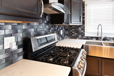 241 W Kimbell Ave, Elmhurst, IL 60126 - photo 6