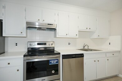 6 Hallmark Gardens unit 7, Burlington, MA 01803 - photo 6
