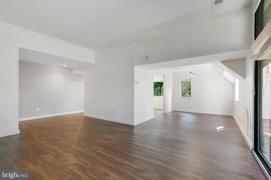 1639 Parkcrest Cir unit 300, Reston, VA 20190 - photo 3