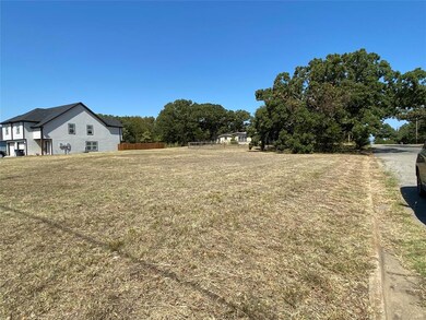 1011 N Oak Dr, Denison, TX 75020 - photo 2