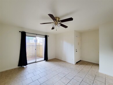 821 E House St unit 112, Alvin, TX 77511 - photo 2