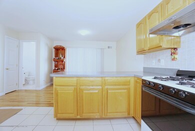 (6) KITCHEN