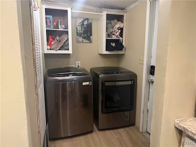 Laundry, in entrance