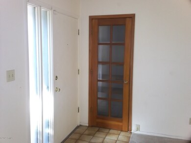 Entrance closet