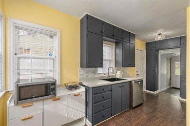 303 Virginia Ave, Des Moines, IA 50315 - photo 7