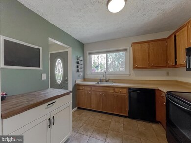 23339 Red Oak Ct, California, MD 20619 - photo 3